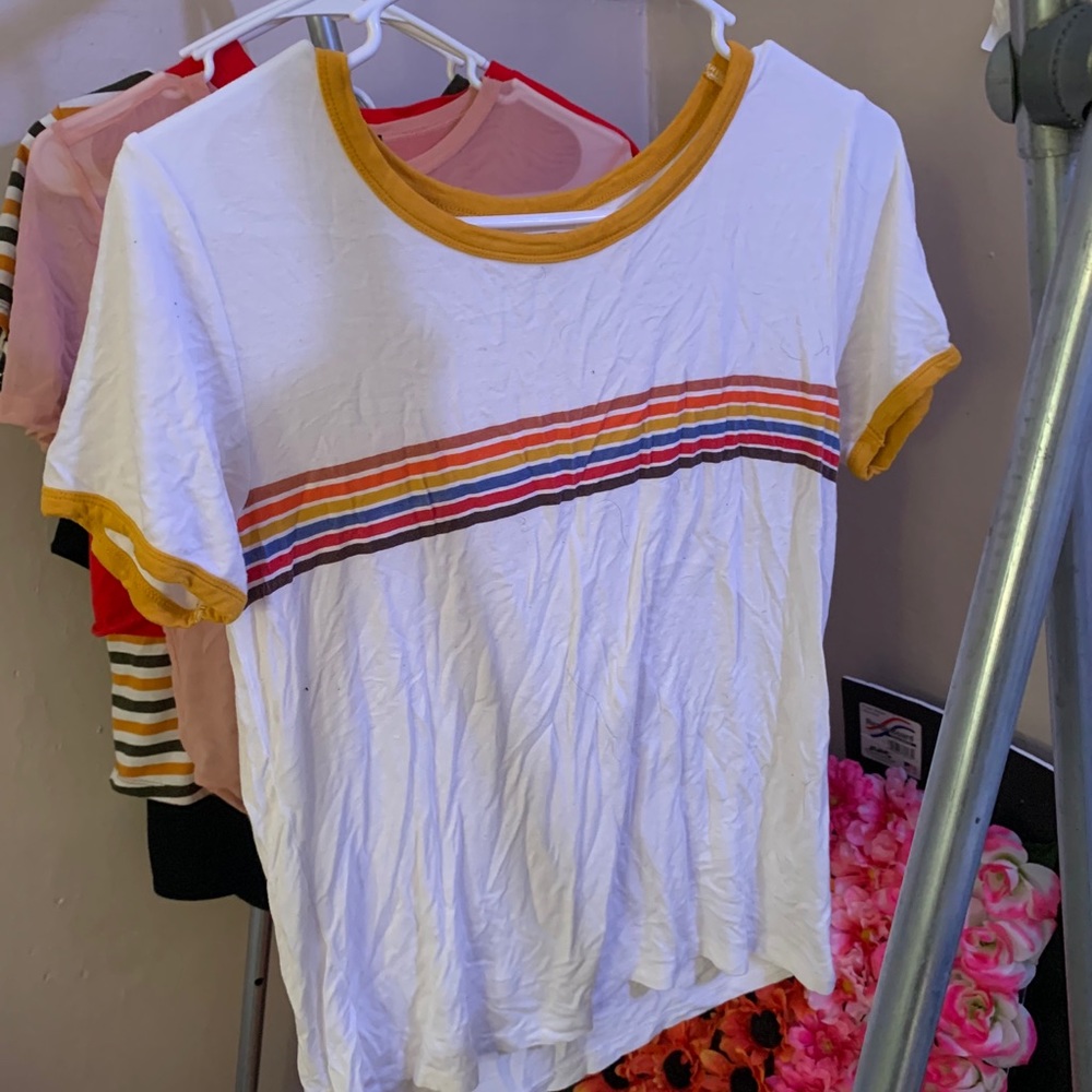 white and yellow tee